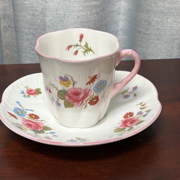 Shelley Rose and Red Daisy Demitasse Cup & Saucer DISCONTINUED! - Picture 16 of 16